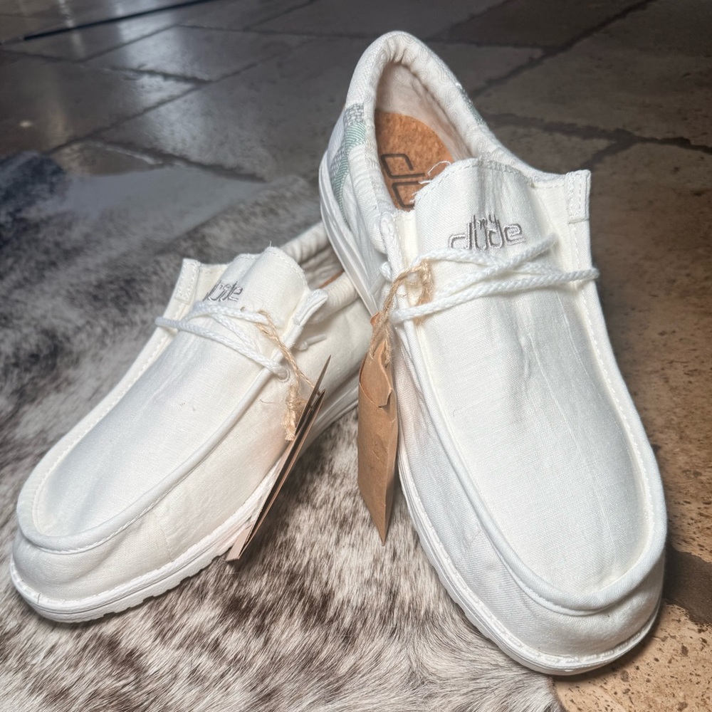 NWT Men’s Hey Dude shoes